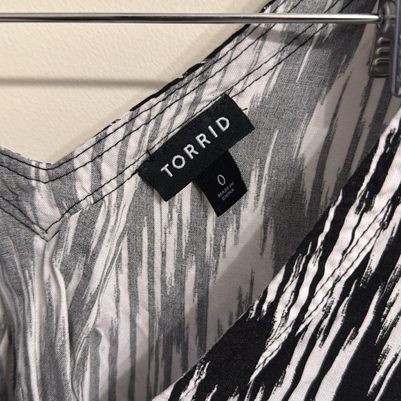 Torrid top in Ikat pattern - Picture 2 of 2